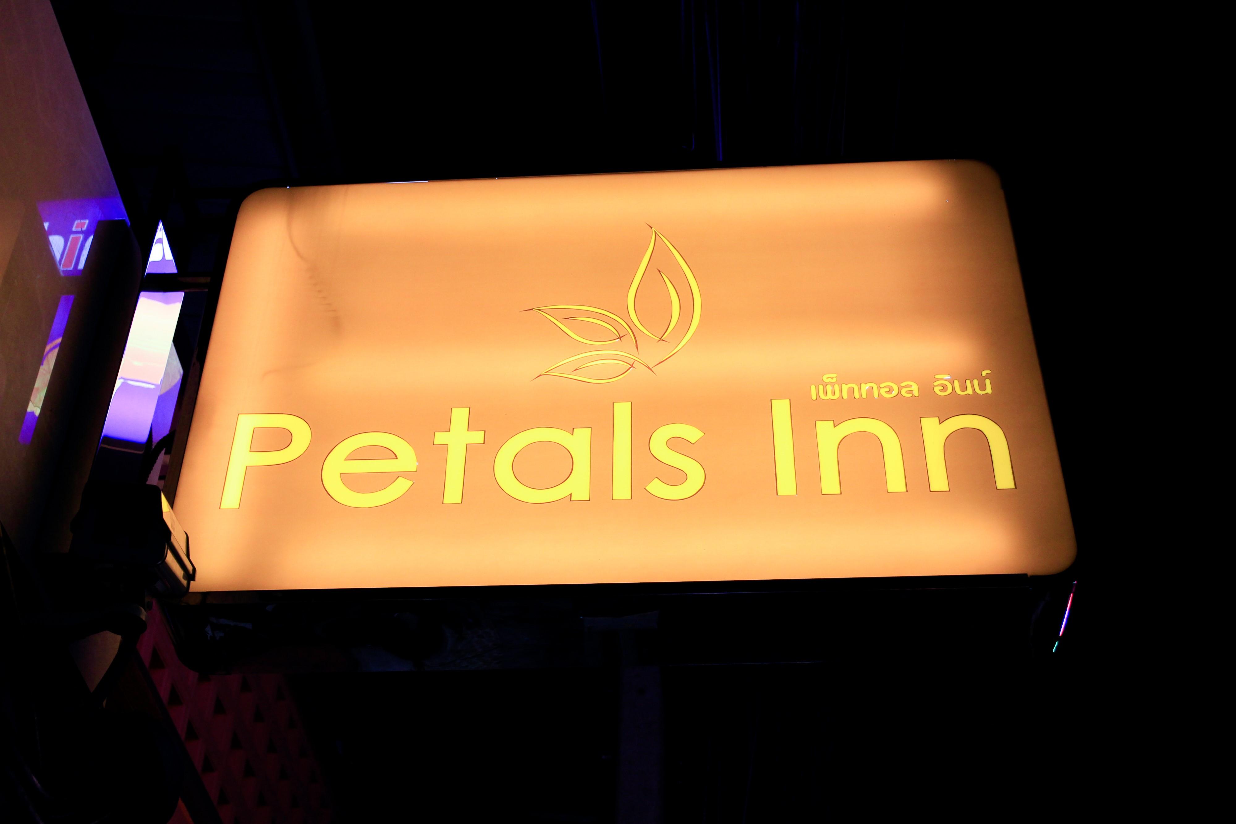 Petals Inn Бангкок Экстерьер фото